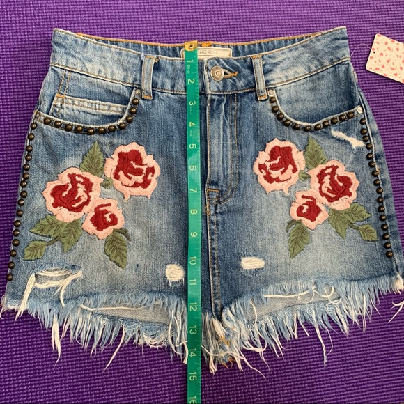 Free People Denim Embroidered Skirt with pockets NWT - Picture 6 of 7